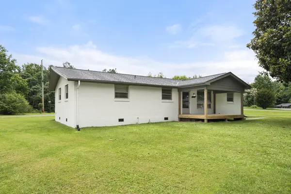 1156 Chestnut Dr, Burns, TN 37029