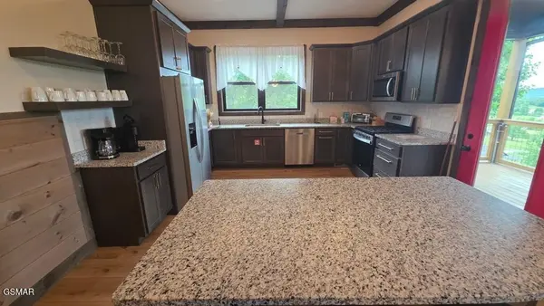 3369 Robeson Road, Sevierville, TN 37862