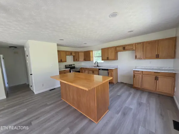 1115 Back Valley Rd, La Follette, TN 37766