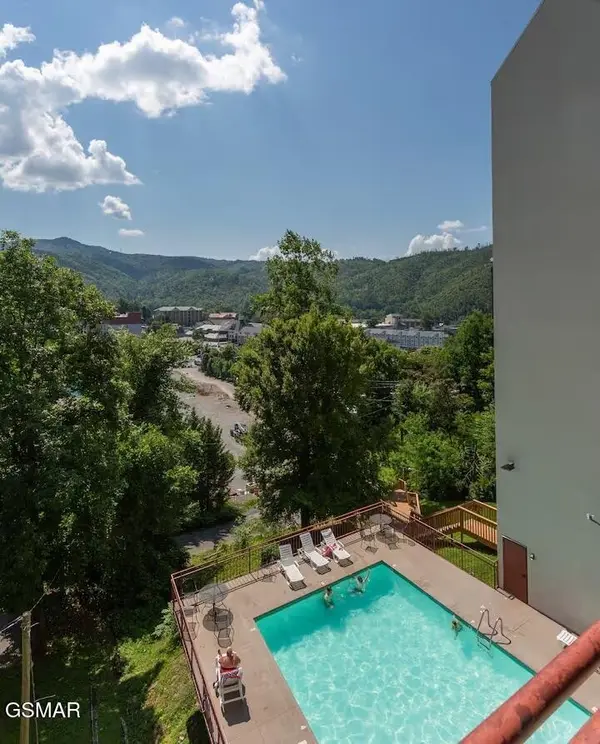 354 E Holly Ridge Road, Gatlinburg, TN 37738
