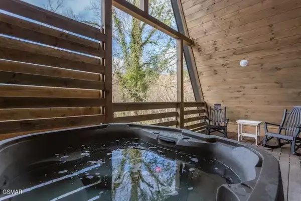 324 Lewis Clabo Road, Gatlinburg, TN 37738