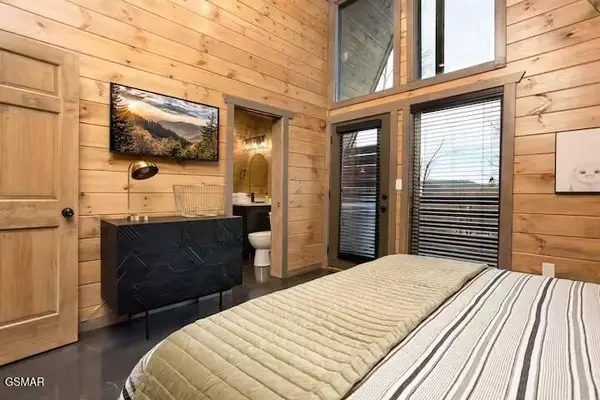 324 Lewis Clabo Road, Gatlinburg, TN 37738