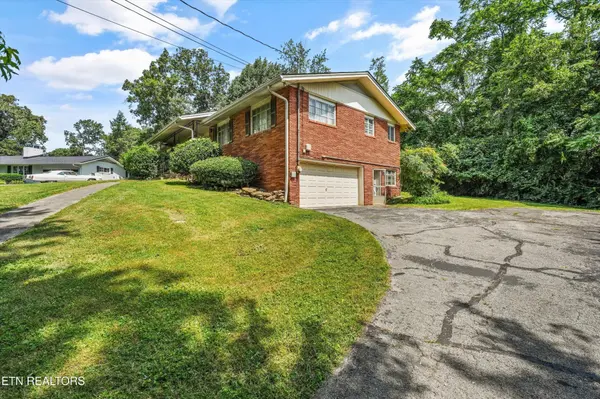210 Sutton Lane, Knoxville, TN 37909