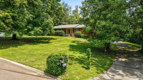 210 Sutton Lane, Knoxville, TN 37909