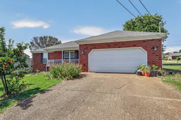 648 Woodburn Dr, Smyrna, TN 37167