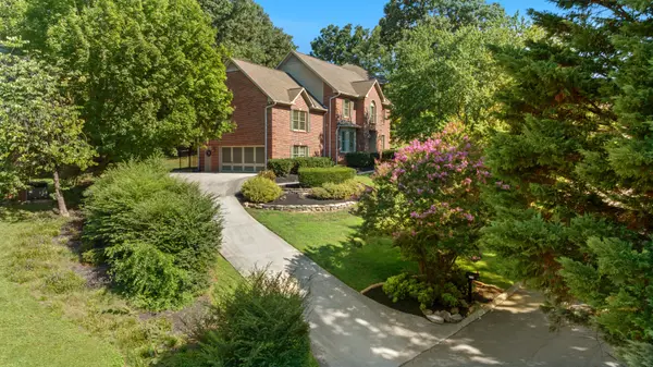 724 Summit Lake Ct, Knoxville, TN 37922