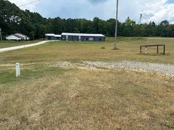 745 MULBERRY AVE, Selmer, TN 38375
