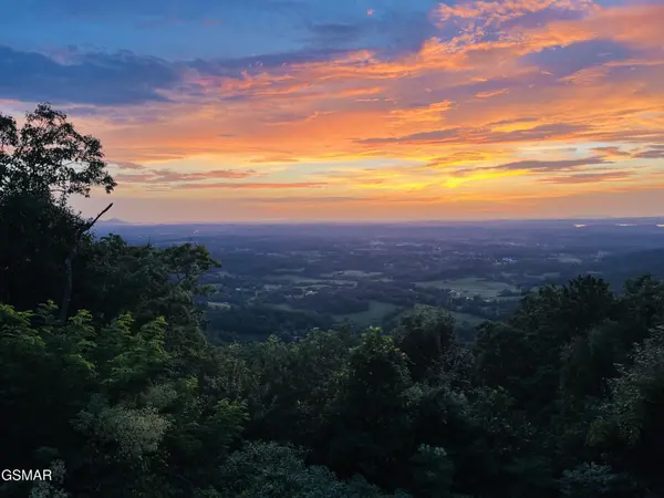689 Shell Mountain Road, Sevierville, TN 37876