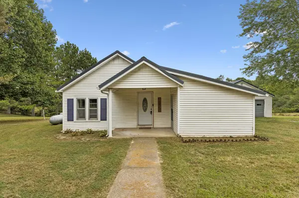 2270 Fall River Rd, Leoma, TN 38468