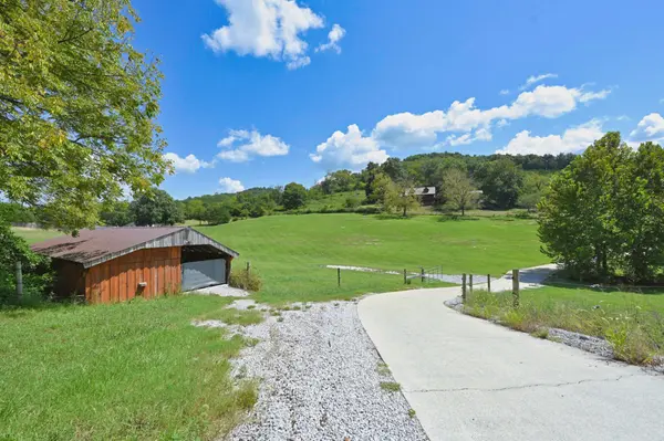 28 Edd Hackett Rd, Pleasant Shade, TN 37145