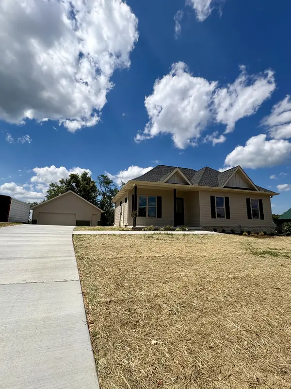 3012 Sumner Dr, Westmoreland, TN 37186