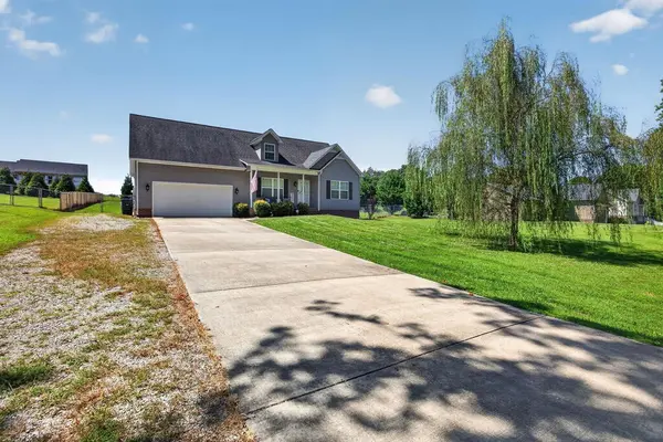 1521 Bay View Dr, Cookeville, TN 38506