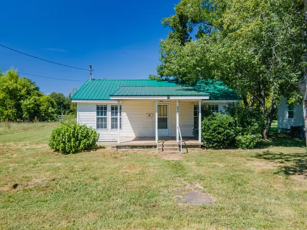 315 Willis Ave, Hohenwald, TN 38462