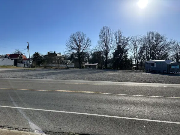 325 W College St, Pulaski, TN 38478