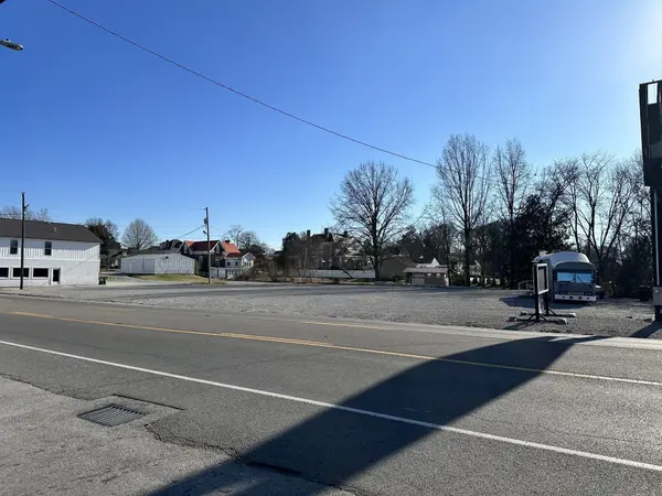 325 W College St, Pulaski, TN 38478
