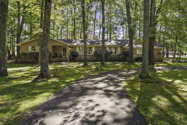 213 Regwood Dr, Tullahoma, TN 37388