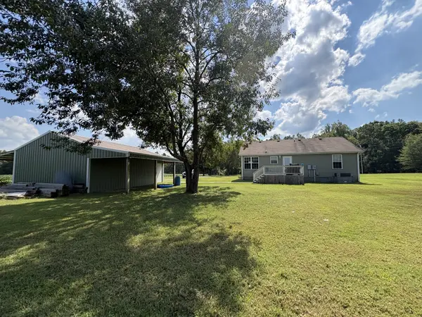 167 Robinson Ln, Westmoreland, TN 37186