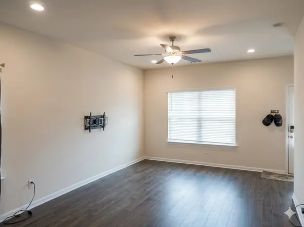 4053 Cody Dr, La Vergne, TN 37086