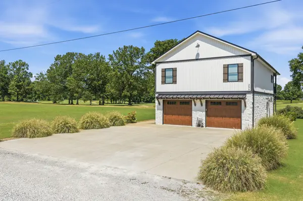 256 Fairway Villa Ln, Decaturville, TN 38329