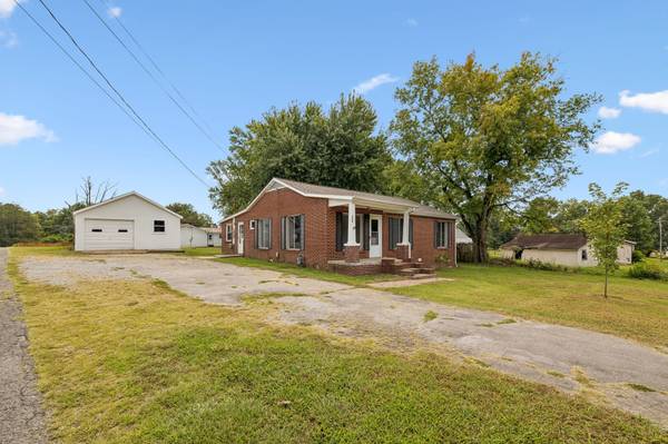 306 Smith Rd, Smithville, TN 37166