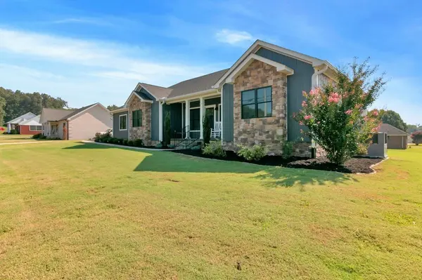 611 Volunteer Dr, Paris, TN 38242