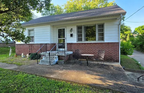 814 Alexander St, Paris, TN 38242