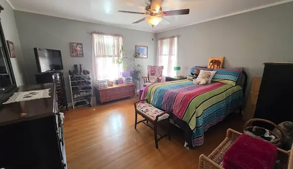 814 Alexander St, Paris, TN 38242