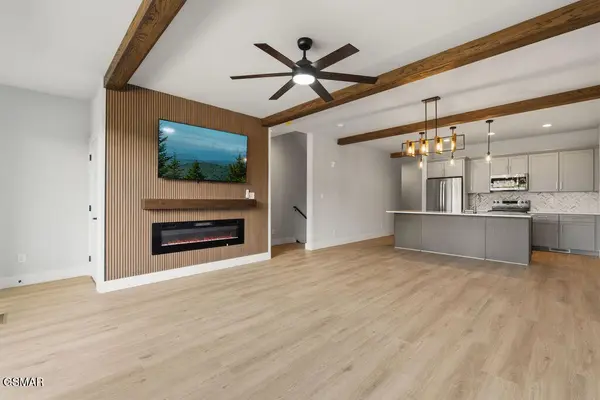 215 Circle Drive #Unit 2, Gatlinburg, TN 37738