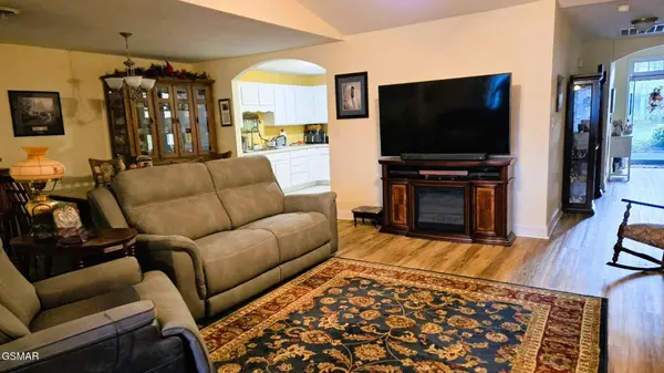 240 River Garden Court, Sevierville, TN 37862