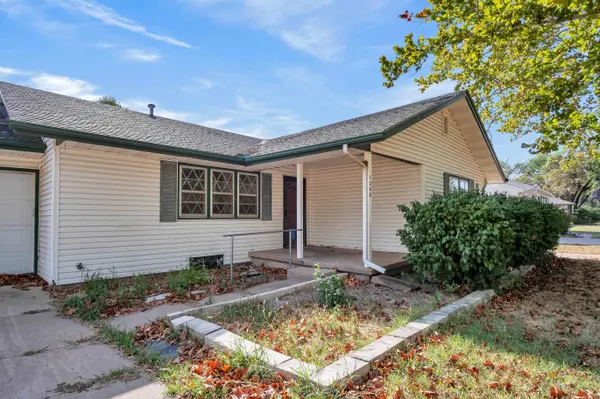 1208 Grandview Ave, Newton, KS 67114