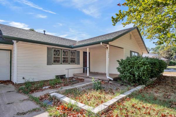 1208 Grandview Ave, Newton, KS 67114