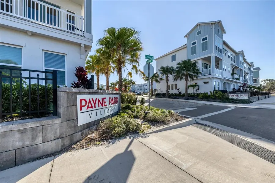 2313 LINDSTROM ST, Sarasota, FL 34237