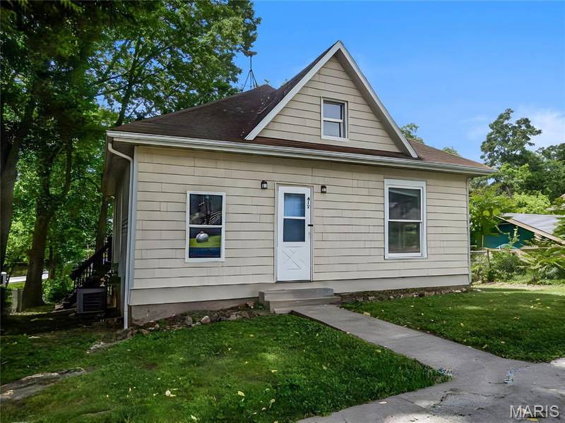 412 1st ST, Mokane, MO 65059