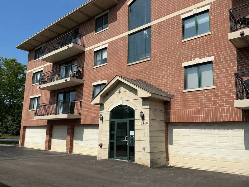 6840 W Winding TRL #301, Oak Forest, IL 60452
