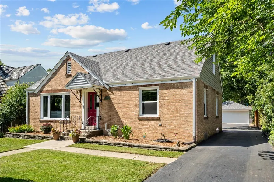 2714 Fort Sheridan AVE, Highland Park, IL 60035