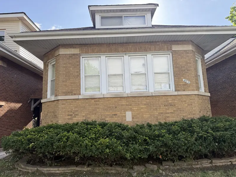 9355 S Throop ST, Chicago, IL 60620