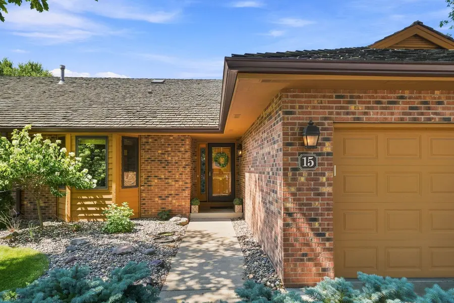 15 Anemone CIR, North Oaks, MN 55127
