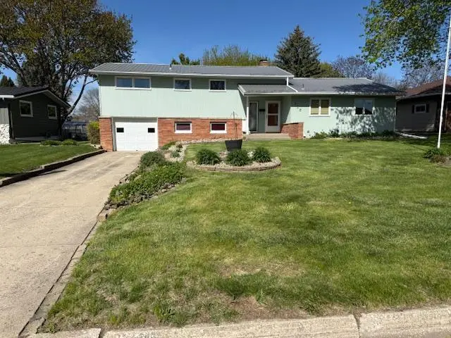 705 Adams ST, Armstrong, IA 50514