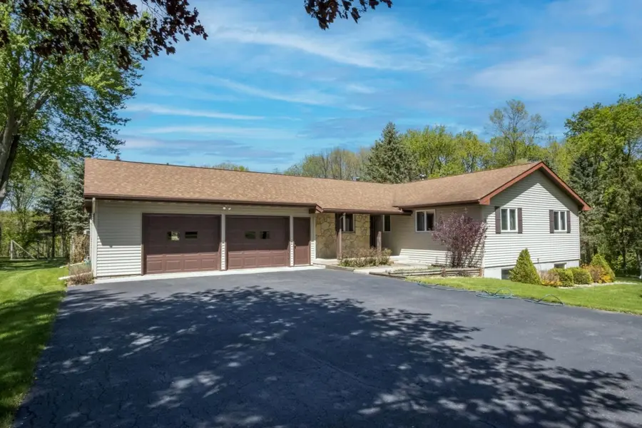 100 Stony Creek CIR, Mankato, MN 56001
