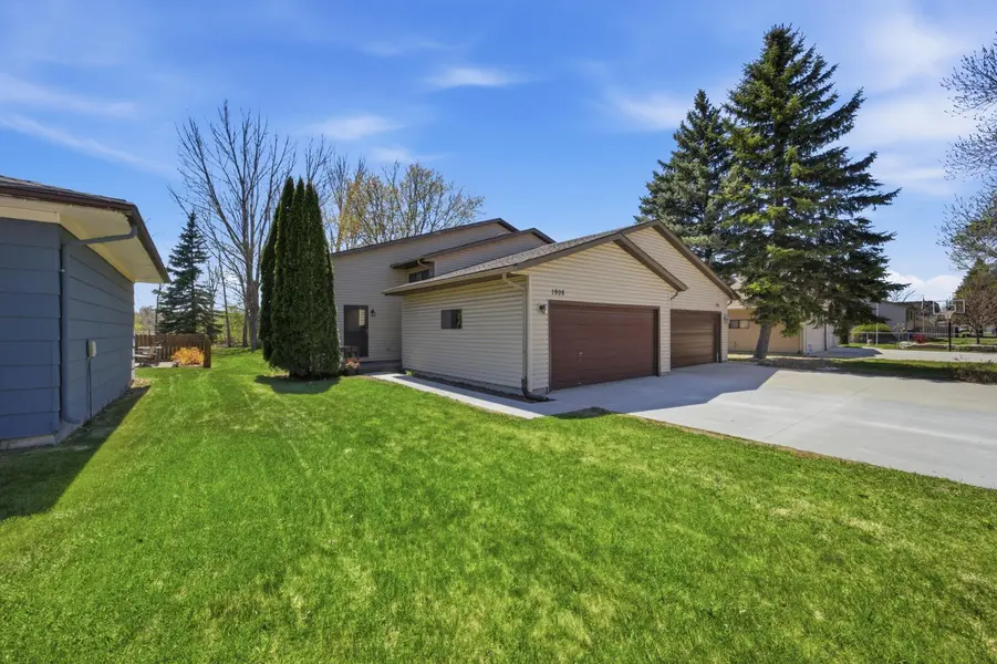 1908 20th AVE S, Fargo, ND 58103