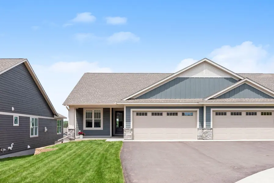 1427 Kasilof CT, River Falls, WI 54022