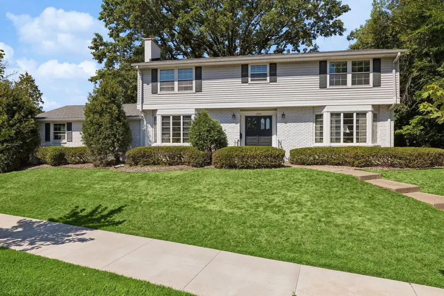 1605 Edgcumbe RD, Saint Paul, MN 55116