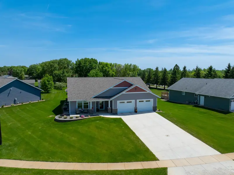 614 Dewberry LN, Alexandria, MN 56308