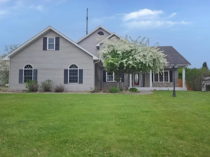 5928 Pintail LN, White Bear Lake, MN 55110