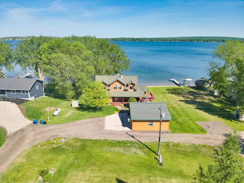 21447 Sunny DR, Fergus Falls, MN 56537