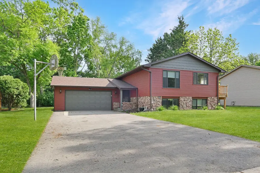 807 2 1/2 ST N, Sartell, MN 56377