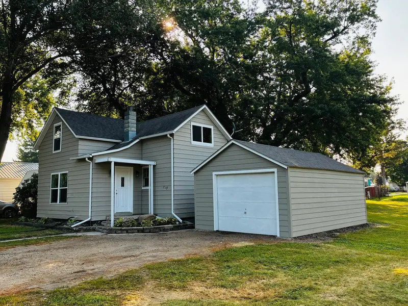 719 2nd AVE, Brewster, MN 56119