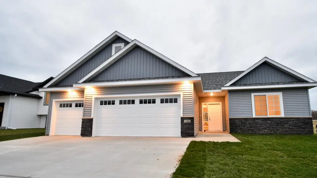 106 Fairway ST, Zumbrota, MN 55992
