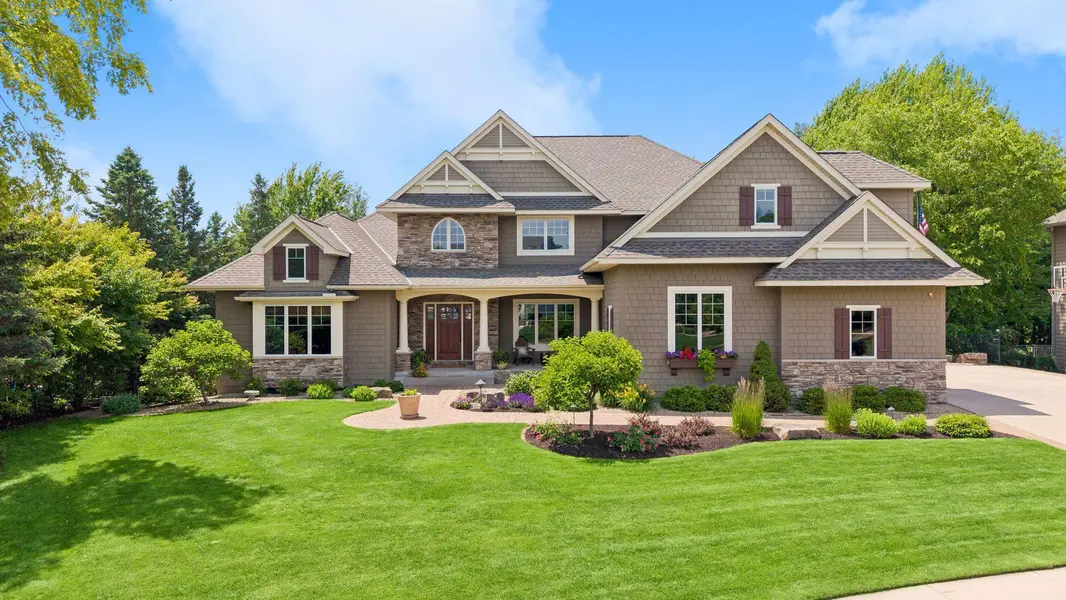 2932 Fairway DR, Chaska, MN 55318