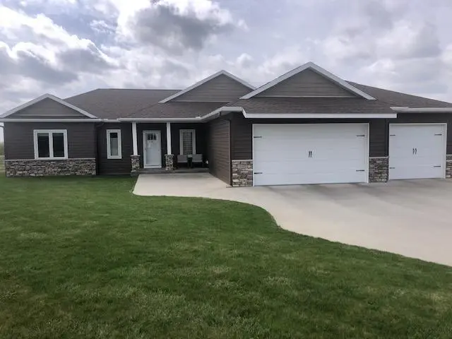 15302 Hillside LN SE, Chatfield, MN 55923